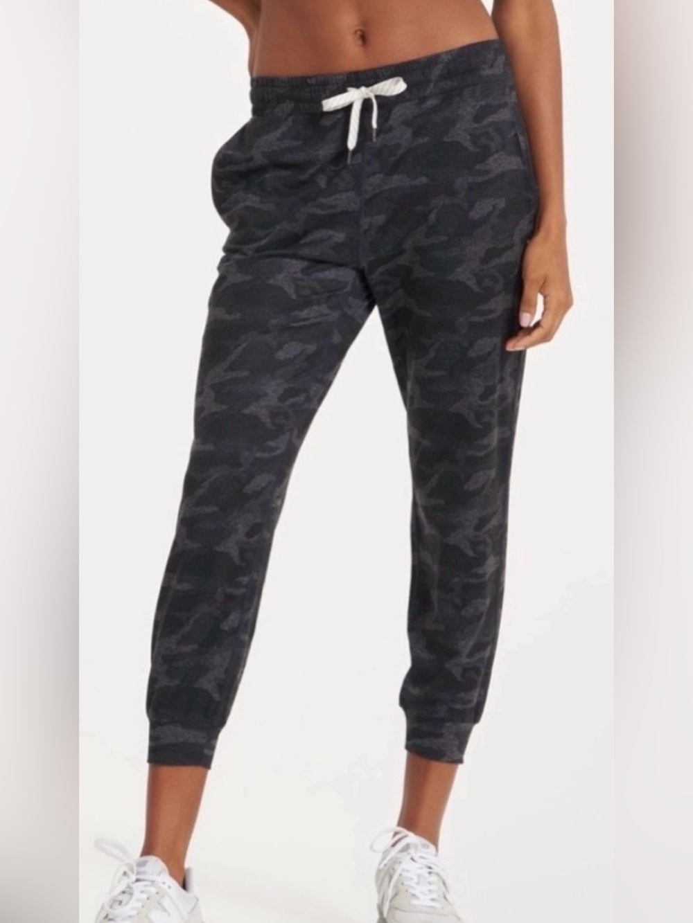 Vuori Performance Cammo Joggers Size Medium